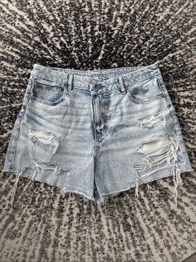 American Eagle Strigid Curvy Mom denim shorts, Sz 14
